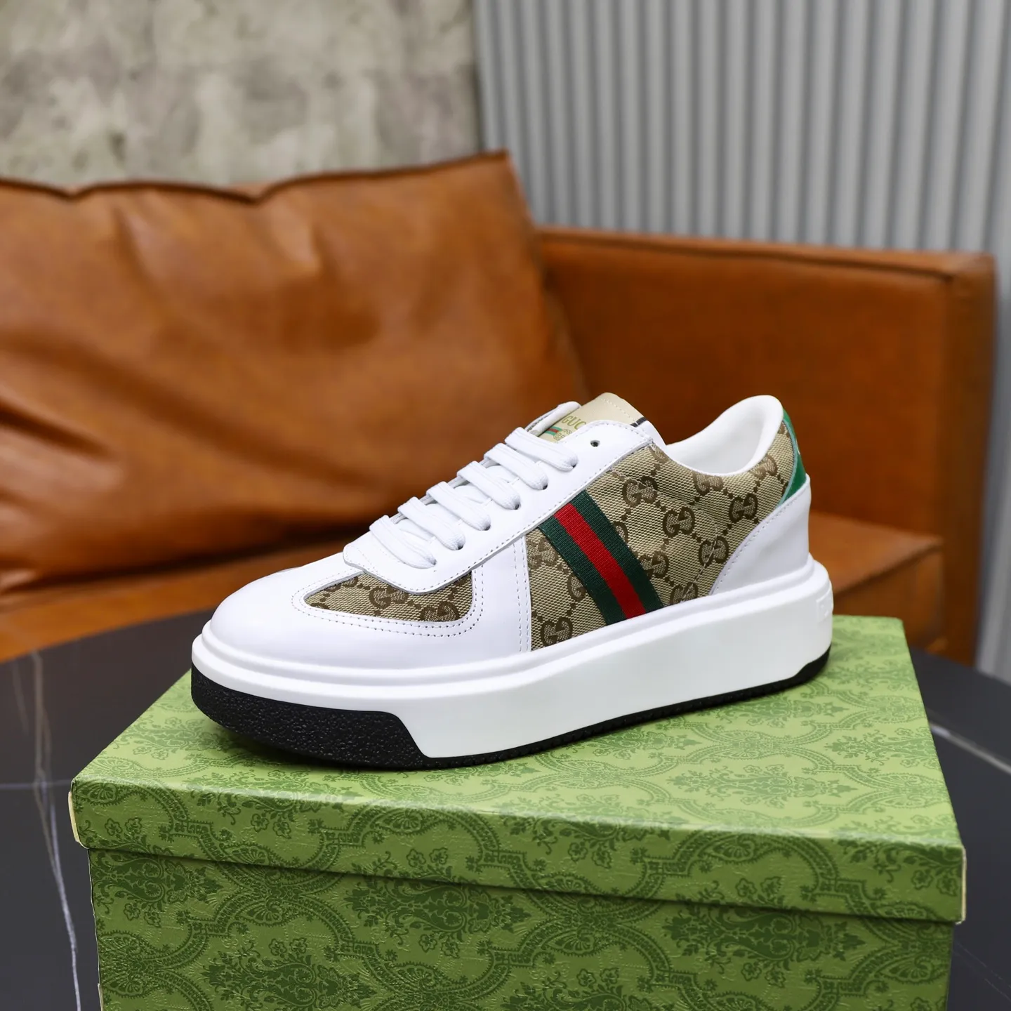 Ex-factory price: 462💰🙅‍♂️🙅‍♂️🙅‍♂️ Brand: GUCCI Standard code: 38-44 (45 customized) Grade: Same as the official website Material: Original material splicing Comfortable and breathable lining Lightweight and wear-resistant sports outsole Style category: Men's fashionable casual shoes Running sneakers Distinguished luxury brand elements Top luxury Color: actual picture color